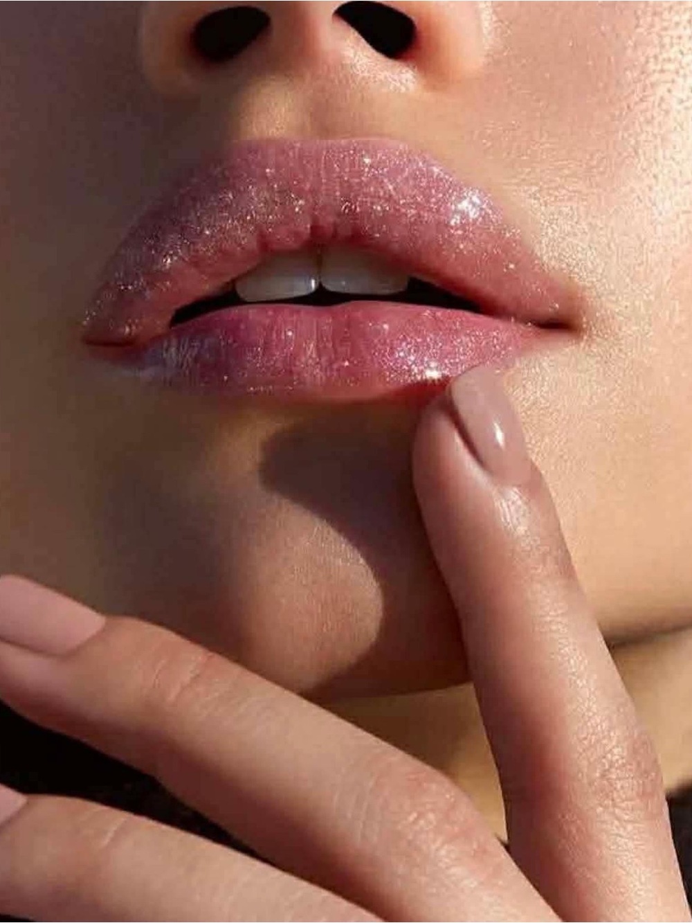 Kylie Cosmetics High Gloss in Daddy’s Girl - Picture 3 of 15